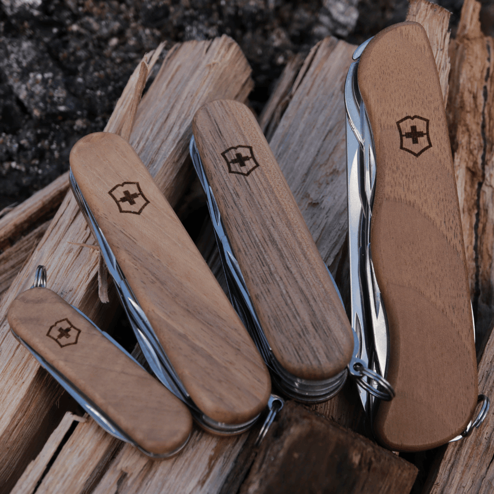 Victorinox Classic SD Wood – Compact 3 Function Pocket Knife for Everyday Carry
