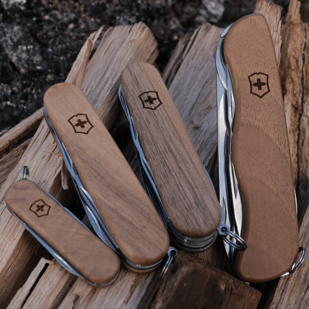 Victorinox Classic SD Wood – Compact 3 Function Pocket Knife for Everyday Carry